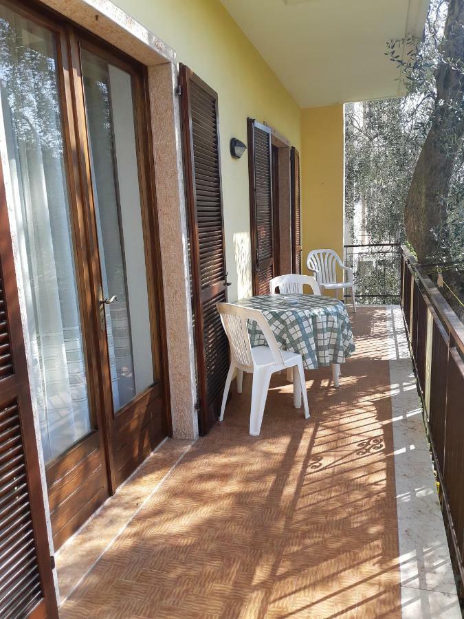 Casa Vacanze Ester เบรนโซเน ซูล การ์ดา ภายนอก รูปภาพ