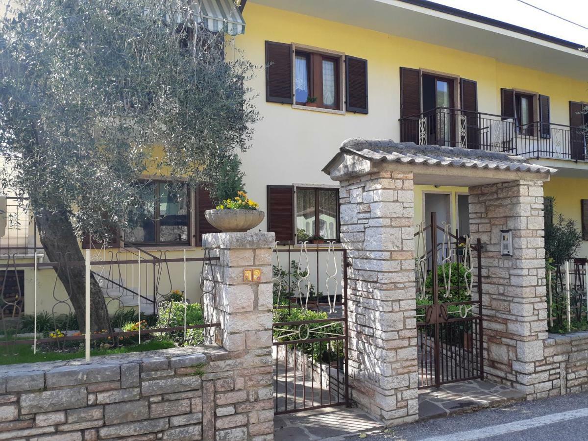 Casa Vacanze Ester เบรนโซเน ซูล การ์ดา ภายนอก รูปภาพ