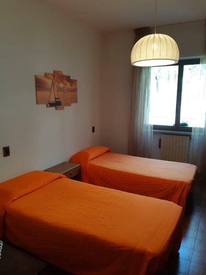 Casa Vacanze Ester เบรนโซเน ซูล การ์ดา ภายนอก รูปภาพ