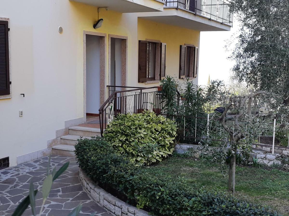 Casa Vacanze Ester เบรนโซเน ซูล การ์ดา ภายนอก รูปภาพ