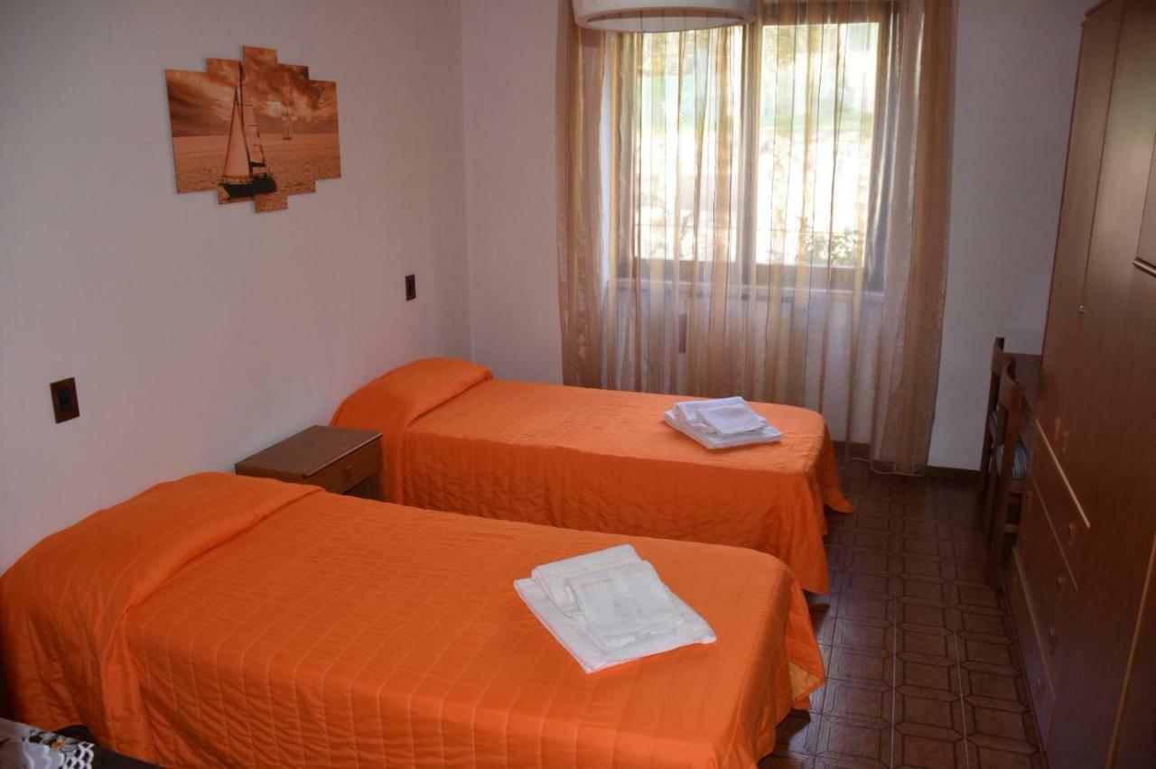 Casa Vacanze Ester เบรนโซเน ซูล การ์ดา ภายนอก รูปภาพ